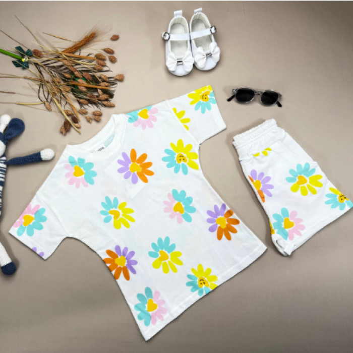 ZARA RENKLİ KALP ÇİÇEKLİ BEYAZ ŞORTLU TAKIMIMIZ
